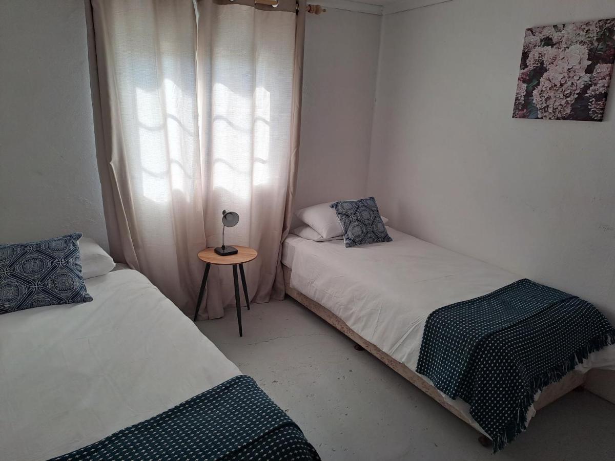 Апартаменты De Hoop Guest Farm Бофорт-Уэст Экстерьер фото
